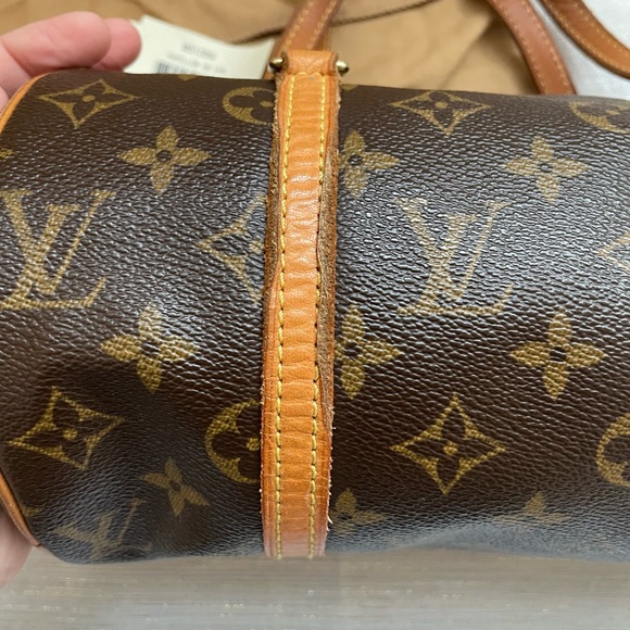 Authentic Louis Vuitton Papillon 26 - Picture 5 of 14